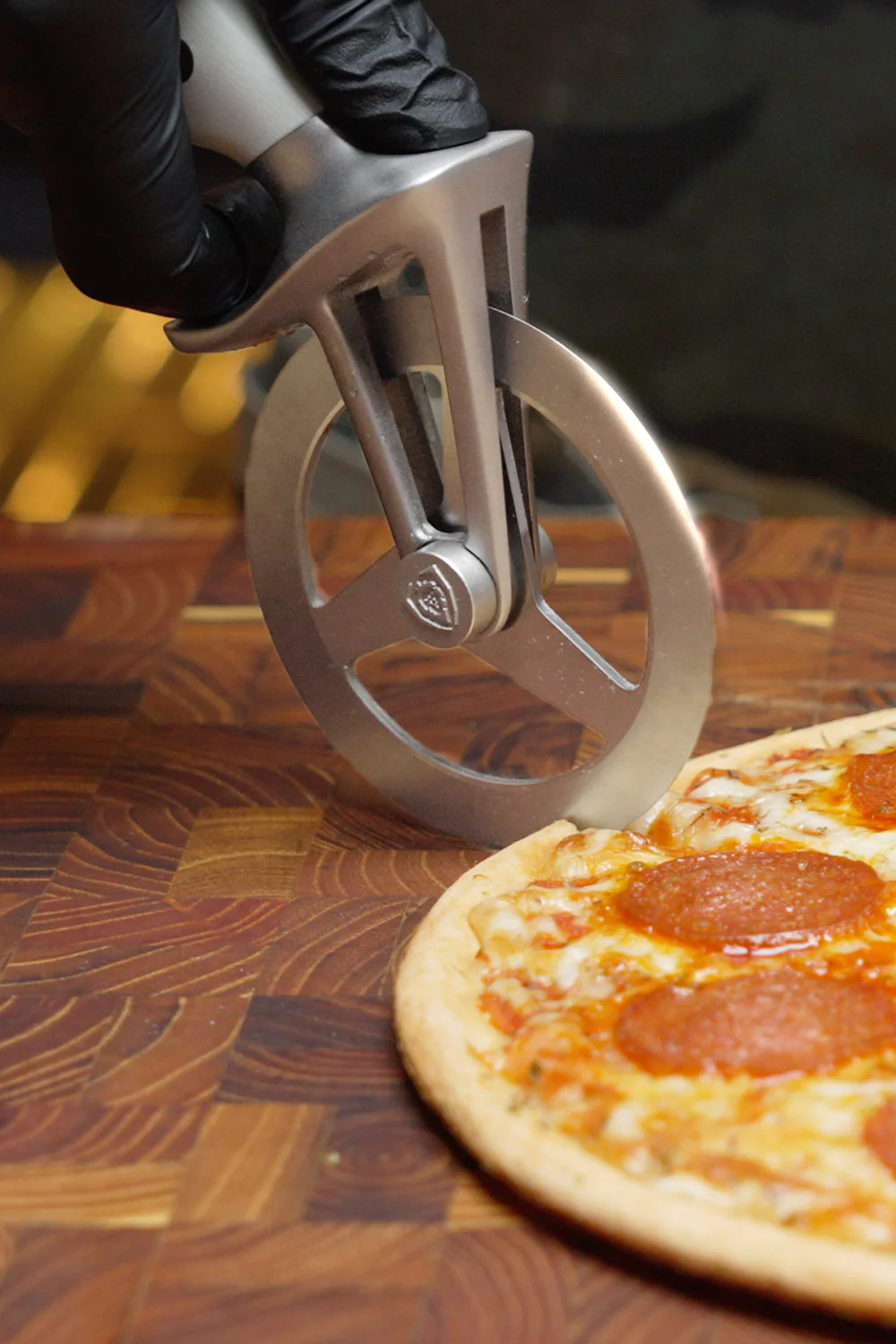 Pizza Wheel & Cutter | White Handle | Dalstrong © - Image 6